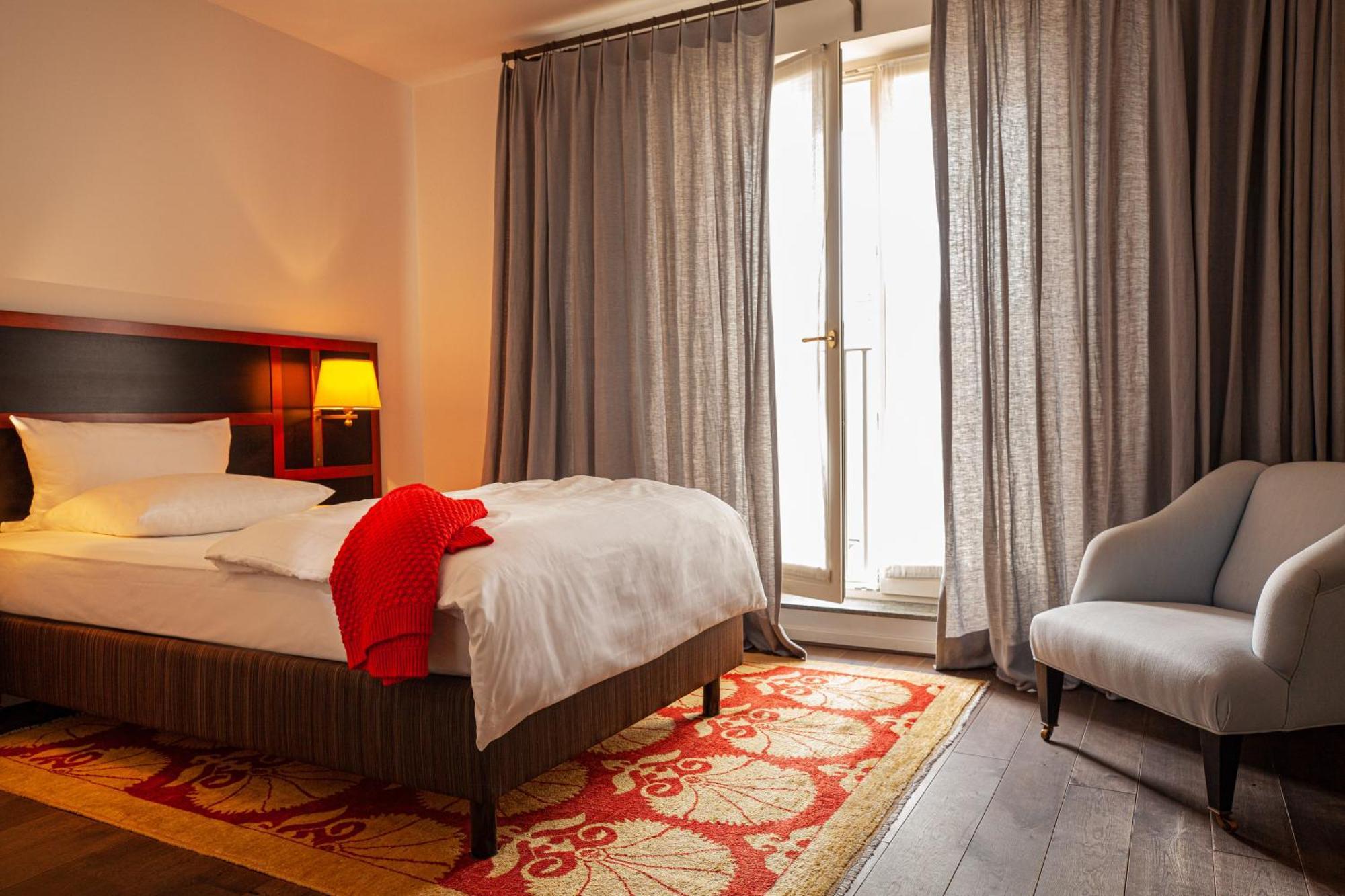 Hotel-Restaurant Erbprinz Етлинген Екстериор снимка A room at the hotel