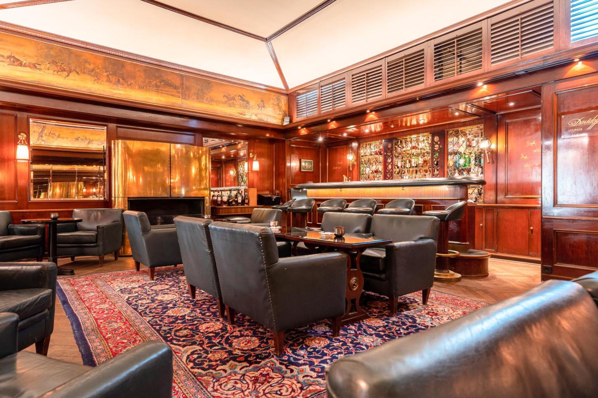 Hotel-Restaurant Erbprinz Етлинген Екстериор снимка The bar at the St. Regis New York